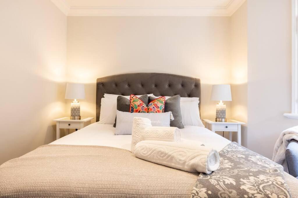 Casa de Férias Spacious One Bedroom Flat By South Kensington 3 Month Minimum