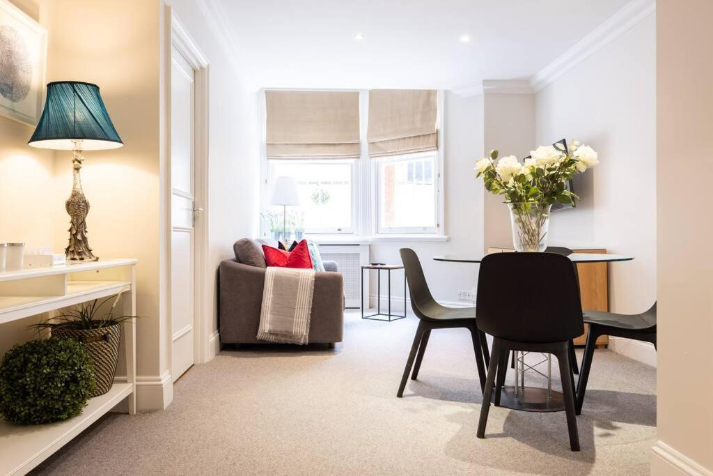 Casa de Férias Spacious One Bedroom Flat By South Kensington 3 Month Minimum